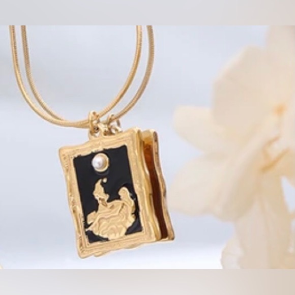 Reclining Woman Portrait Painting Artistic Picture Frame Pearl 18K Gold Necklace - Picture 13 of 16